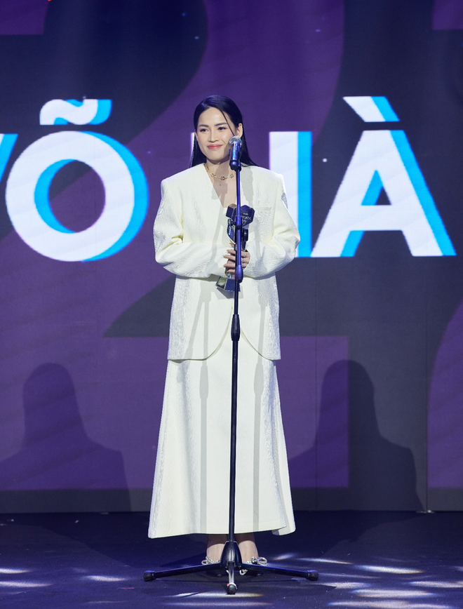Hoa hậu Thùy Tiên, Võ Hà Linh, Chloe Nguyễn cùng dàn KOLs tỏa sáng tại lễ trao giải LazAffiliates Award 2023 - Ảnh 6.