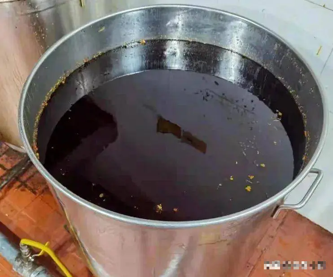 Nh&agrave; c&oacute; 4 loại dầu ăn n&agrave;y n&ecirc;n vứt bỏ chứ đừng tiếc rẻ m&agrave; cố d&ugrave;ng tiếp, vừa kh&ocirc;ng tốt m&agrave; c&ograve;n l&agrave; t&aacute;c nh&acirc;n g&acirc;y ung thư gan - Ảnh 4.