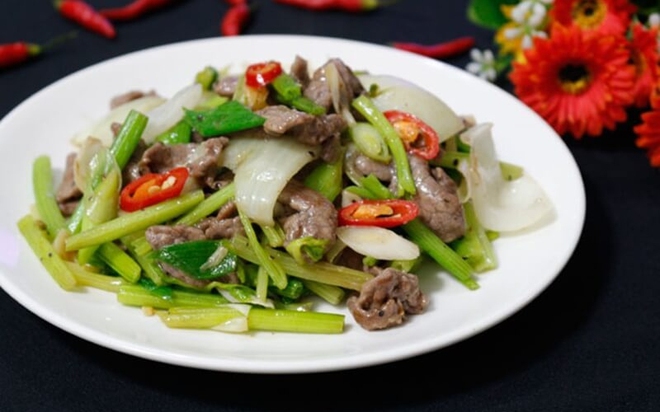 5 loại thực phẩm đ&atilde; nấu th&igrave; đừng h&acirc;m n&oacute;ng ăn lại, cố tiếc rẻ rồi &ocirc;m bệnh v&agrave;o người chẳng hay - Ảnh 3.