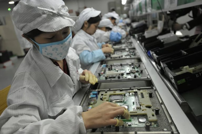 Apple nói lời chia tay cay đắng với Trung Quốc, công xưởng iPhone ngay lập tức cắt hơn 10% lương, mất 1 nửa nhân sự - Ảnh 1.