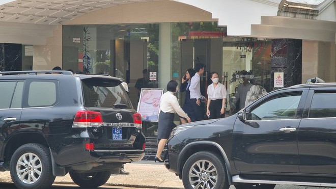Thanh niên cầm vật nghi súng xông vào cướp ngân hàng giữa trung tâm Đà Nẵng - Ảnh 3.
