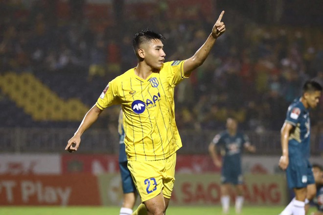 Kh&ocirc;ng c&oacute; H&ugrave;ng Dũng, Ho&agrave;ng Đức, đ&acirc;y l&agrave; những tiền vệ sẽ gi&uacute;p U22 Việt Nam bảo vệ huy chương v&agrave;ng SEA Games 32 - Ảnh 21.