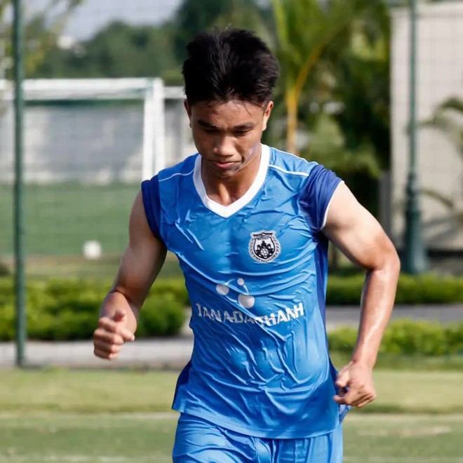 Kh&ocirc;ng c&oacute; H&ugrave;ng Dũng, Ho&agrave;ng Đức, đ&acirc;y l&agrave; những tiền vệ sẽ gi&uacute;p U22 Việt Nam bảo vệ huy chương v&agrave;ng SEA Games 32 - Ảnh 6.