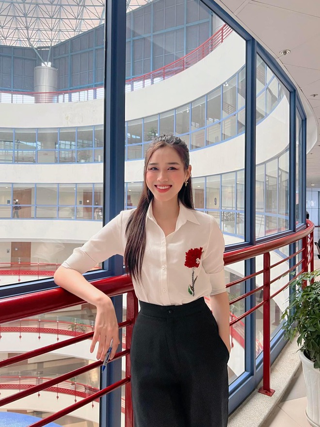 Hoa hậu Đỗ Hà đăng hình ảnh giản dị năm 18 tuổi khác biệt với nhan sắc chín muồi hiện tại - Ảnh 3.