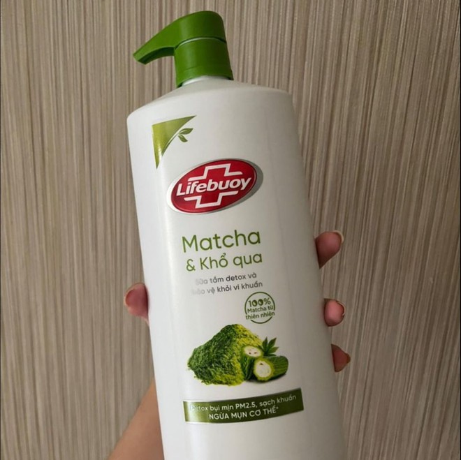 Cô nàng loại bỏ viêm nang lông, da sần sùi ngay tại nhà với combo sữa tắm + lotion body - Ảnh 3.