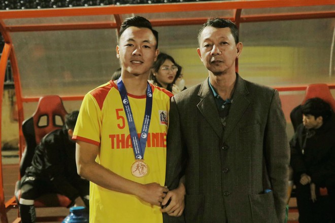 Kh&ocirc;ng c&oacute; H&ugrave;ng Dũng, Ho&agrave;ng Đức, đ&acirc;y l&agrave; những tiền vệ sẽ gi&uacute;p U22 Việt Nam bảo vệ huy chương v&agrave;ng SEA Games 32 - Ảnh 24.