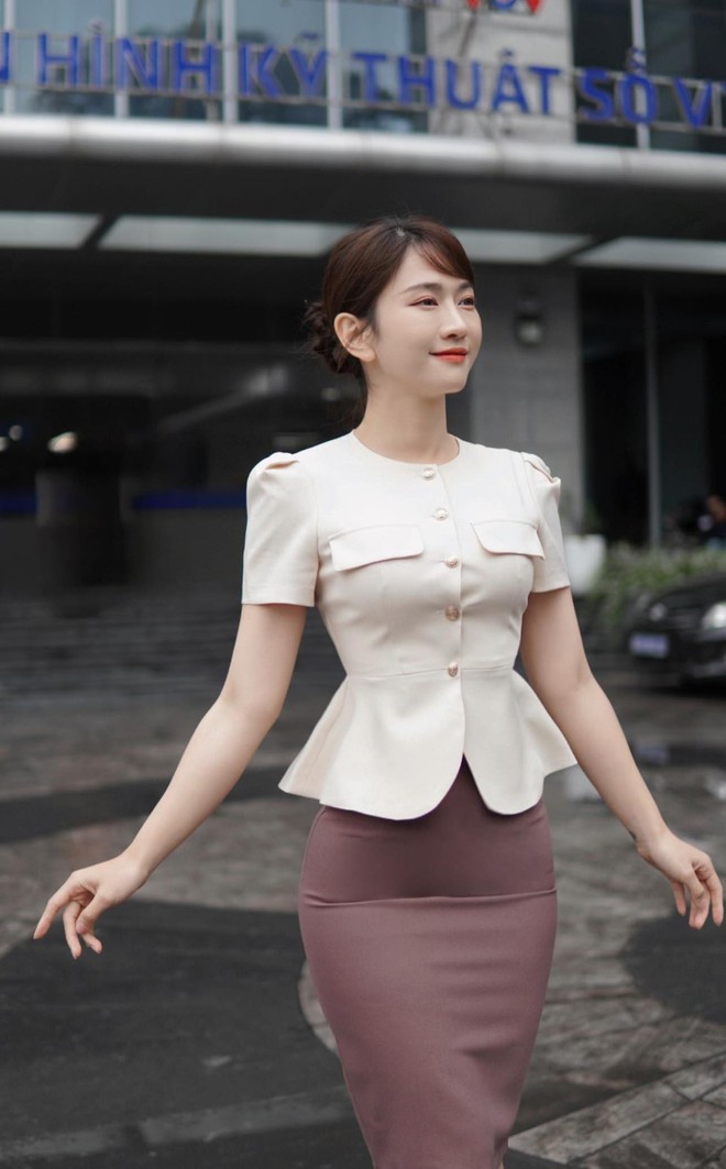 Soi phụ kiện của nữ MC sexy đang nổi rần rần những ng&agrave;y qua: Một m&oacute;n cực đẹp m&agrave; gi&aacute; rẻ bất ngờ! - Ảnh 1.