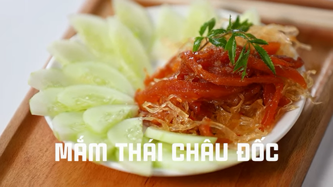 Khách Tây nếm thử các món mắm của Việt Nam: Mắm tôm ngon phết nhưng vẫn đứng sau 2 món mắm khác - Ảnh 8.