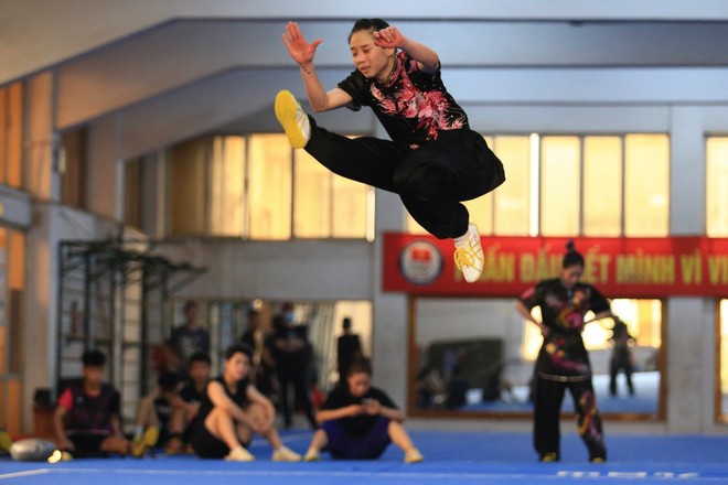 Bên trong lò luyện vàng wushu trước thềm SEA Games 32 - Ảnh 10.