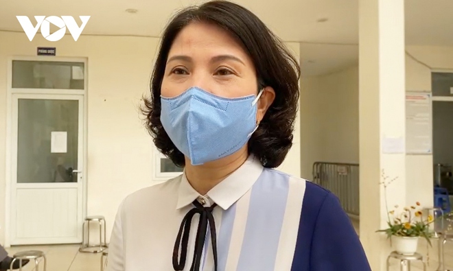 Người Hà Nội gác lại công việc đi tiêm vaccine COVID-19 - Ảnh 10.