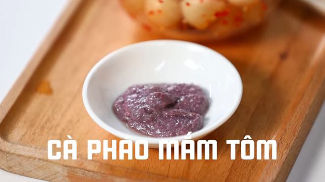 Khách Tây nếm thử các món mắm của Việt Nam: Mắm tôm ngon phết nhưng vẫn đứng sau 2 món mắm khác - Ảnh 1.