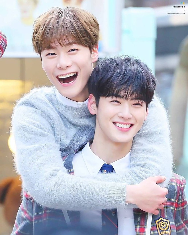 Moonbin (ASTRO) v&agrave; sự tr&ugrave;ng hợp đau l&ograve;ng của Cha Eun Woo: Từ phim đến đời đều mất bạn th&acirc;n v&igrave; một l&yacute; do x&oacute;t xa - Ảnh 2.