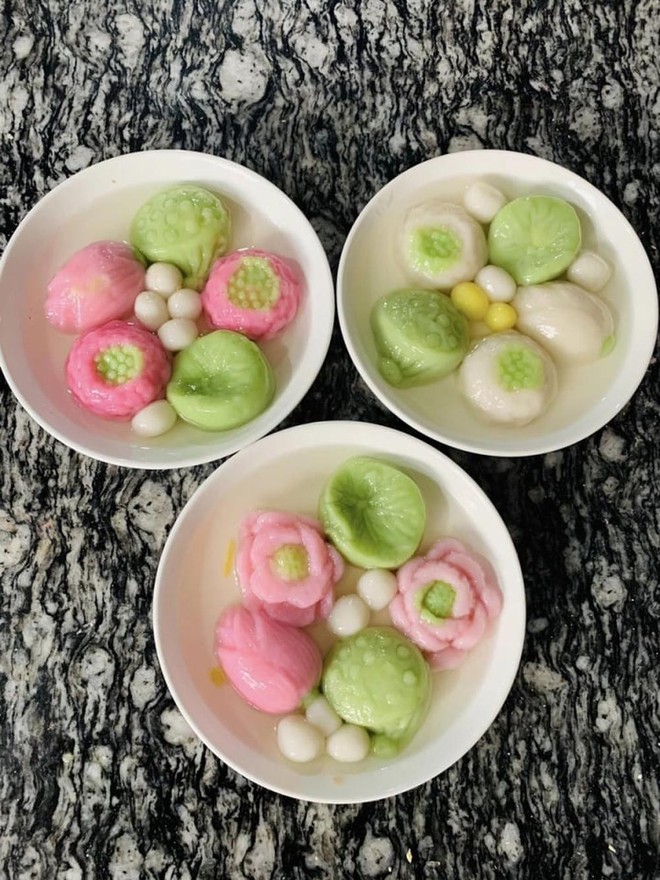 Chị em săn mua bánh trôi hình hoa siêu đẹp mắt cho ngày Tết Hàn thực - Ảnh 1.