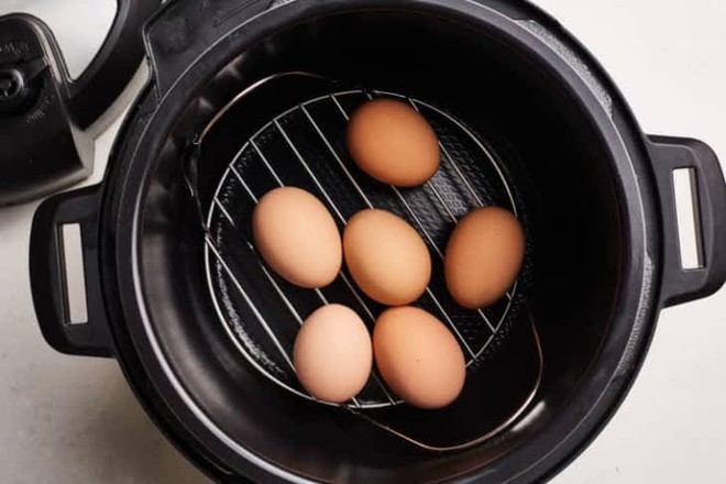 So sánh hiệu quả của 5 thiết bị nhà bếp có thể dùng để luộc trứng - Ảnh 5.