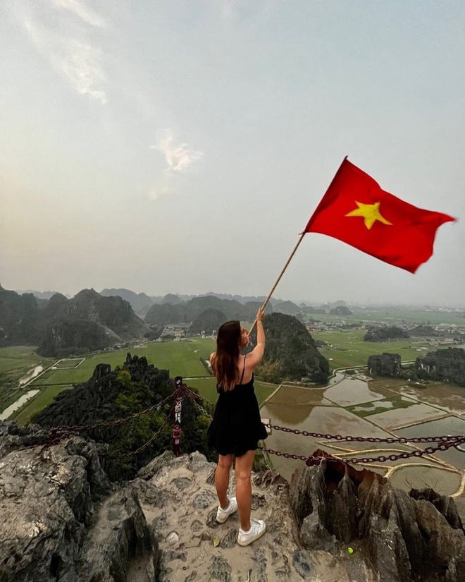 Trải nghiệm Hang Múa, đệ nhất checkin hút cả khách Tây lẫn khách Việt - Ảnh 3.
