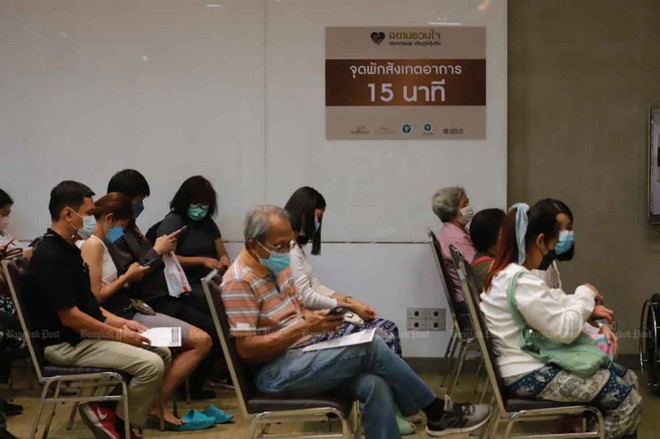 Số ca mắc Covid-19 mới theo ng&agrave;y tăng gấp đ&ocirc;i ở Bangkok, Th&aacute;i Lan - Ảnh 1.