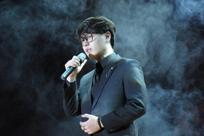Truy t&igrave;m profile nam ca sĩ indie g&acirc;y sốt với ngoại h&igrave;nh giống diễn vi&ecirc;n Reply 1988, lần đầu h&aacute;t live được khen qu&aacute; ổn &aacute;p! - Ảnh 1.