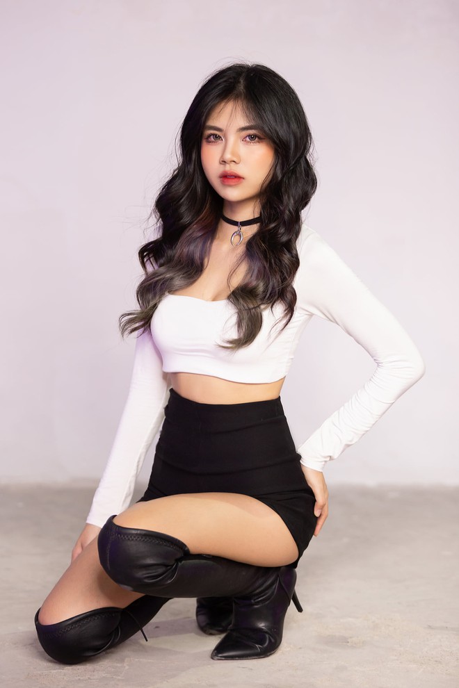 Ch&acirc;n dung Mai Dora: MC sexy nhất l&agrave;ng game, vừa g&acirc;y sốt v&igrave; được cầu h&ocirc;n si&ecirc;u ngọt ng&agrave;o ngay tr&ecirc;n s&oacute;ng! - Ảnh 3.