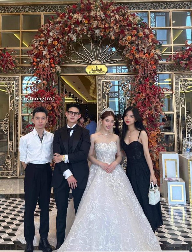 Cận cảnh đ&aacute;m cưới của cặp đ&ocirc;i &ldquo;chị ơi anh y&ecirc;u em&rdquo; - Ảnh 4.