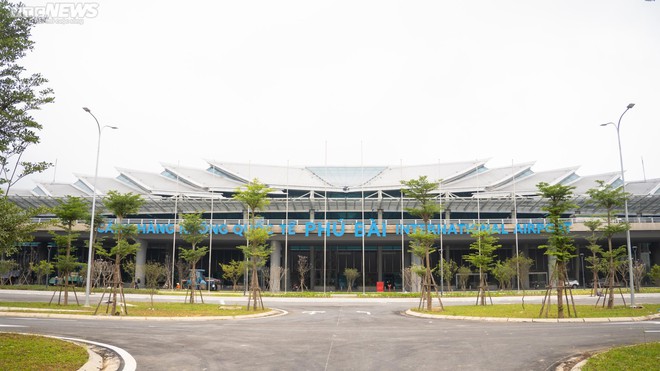 Cận cảnh nh&agrave; ga h&agrave;ng kh&ocirc;ng 2.200 tỷ mang kiến tr&uacute;c cung đ&igrave;nh Huế - Ảnh 1.