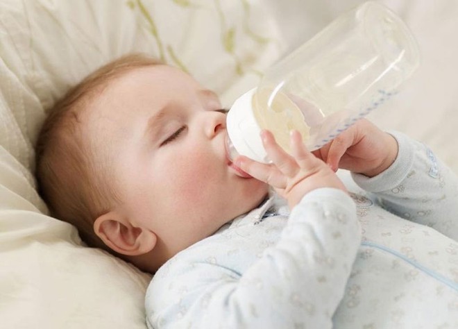 Con trai 1m84 của siêu mẫu Anh Thư hồi nhỏ luôn uống sữa trước khi đi ngủ, các mẹ đừng bỏ lỡ thời điểm vàng để bé phát triển chiều cao - Ảnh 2.