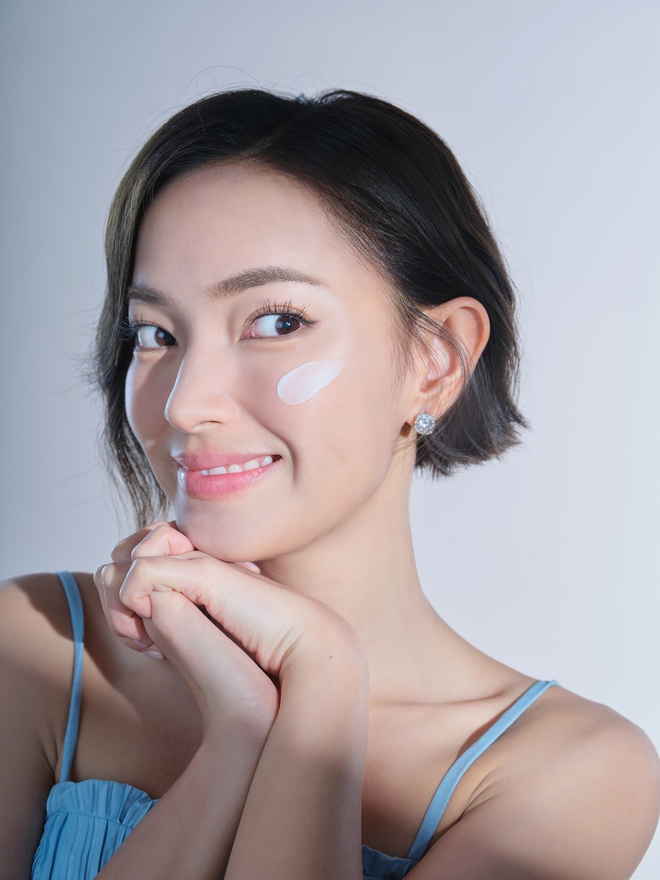 C&acirc;n tất tần tật mọi loại da - C&ugrave;ng Ch&acirc;u B&ugrave;i kh&aacute;m ph&aacute; si&ecirc;u phẩm kem chống nắng kh&ocirc;ng thể thiếu trong dịp lễ n&agrave;y - Ảnh 7.