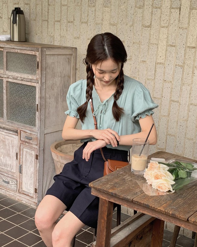 Phối áo blouse như thế nào cho hợp lý 