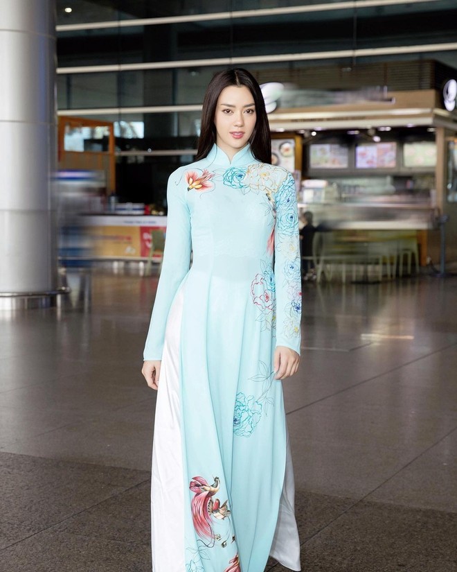 Hoa hậu Hoàn vũ Thái Lan gặp sự cố lộ nội y khi mặc áo dài - Ảnh 2.