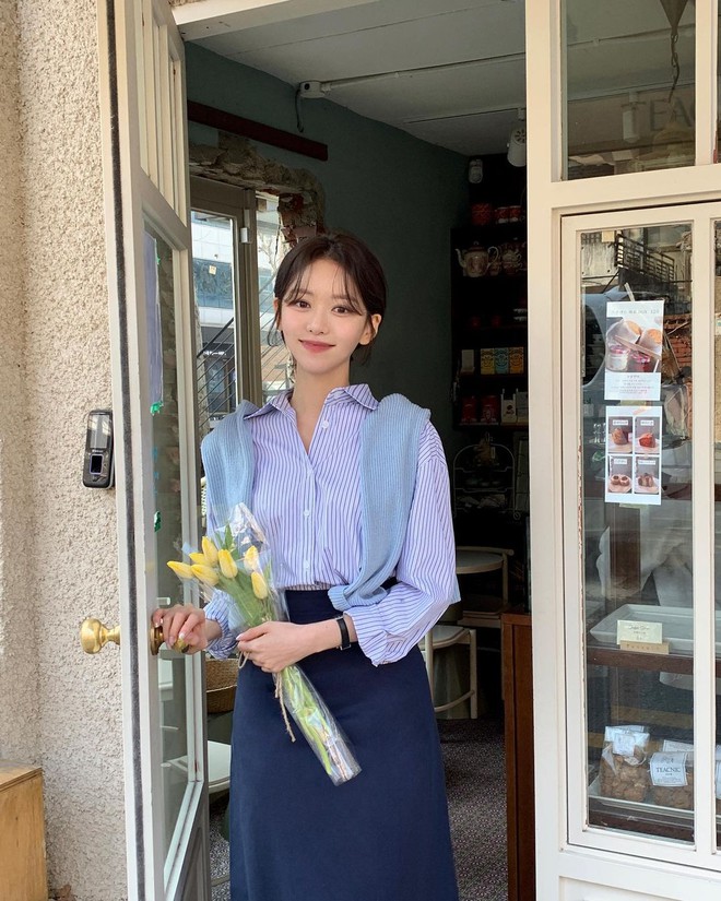 10 c&ocirc;ng thức diện &aacute;o sơ mi chuẩn đẹp khi đi du lịch của n&agrave;ng blogger xứ H&agrave;n - Ảnh 7.