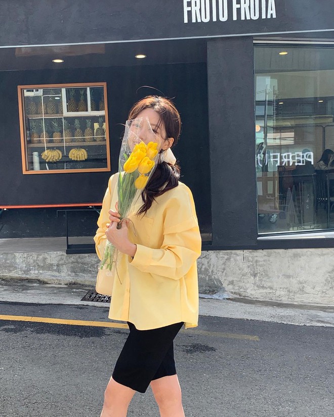 10 c&ocirc;ng thức diện &aacute;o sơ mi chuẩn đẹp khi đi du lịch của n&agrave;ng blogger xứ H&agrave;n - Ảnh 4.