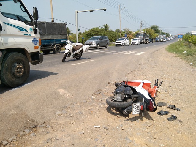 Tai nạn nghi&ecirc;m trọng tr&ecirc;n cầu La Ng&agrave;, 6 người thương vong - Ảnh 4.
