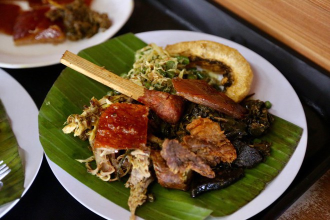 Babi guling: Món ăn đặc biệt của đảo Bali khiến đầu bếp phải thốt lên “ngon nhất thế giới” - Ảnh 4.