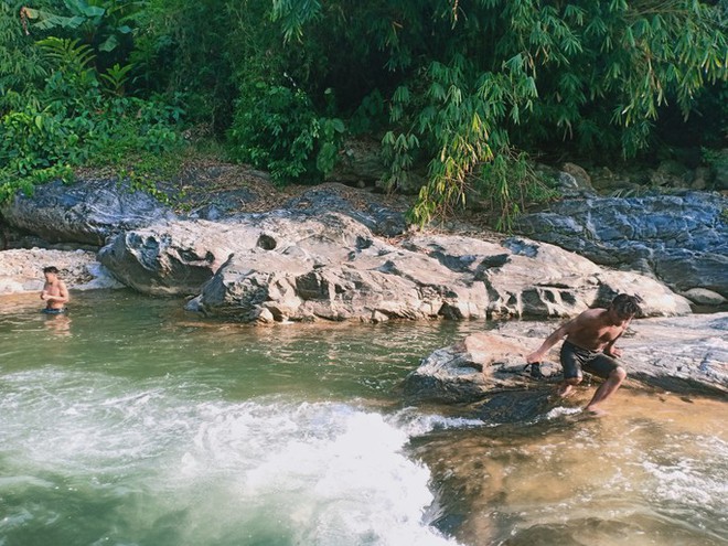 Hình ảnh cá chết nổi đầy trên 1 con sông ở Quảng Nam - Ảnh 6.