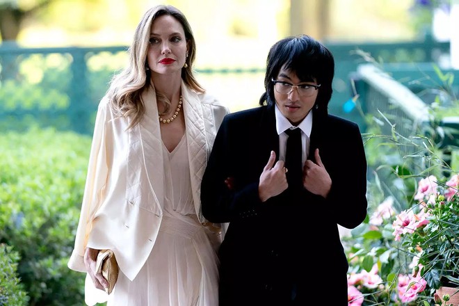 Angelina Jolie và con trai cả dự quốc yến, kiểu tóc mới của Maddox gây chú ý - Ảnh 3.