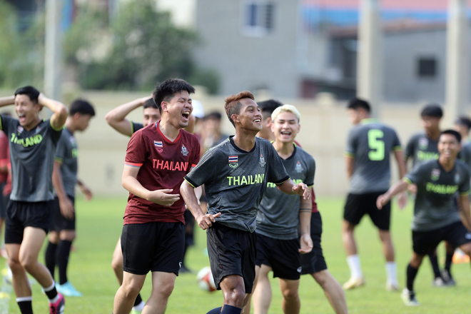 Kh&aacute;c biệt cực lớn giữa buổi tập của U22 Việt Nam v&agrave; U22 Th&aacute;i Lan - Ảnh 8.