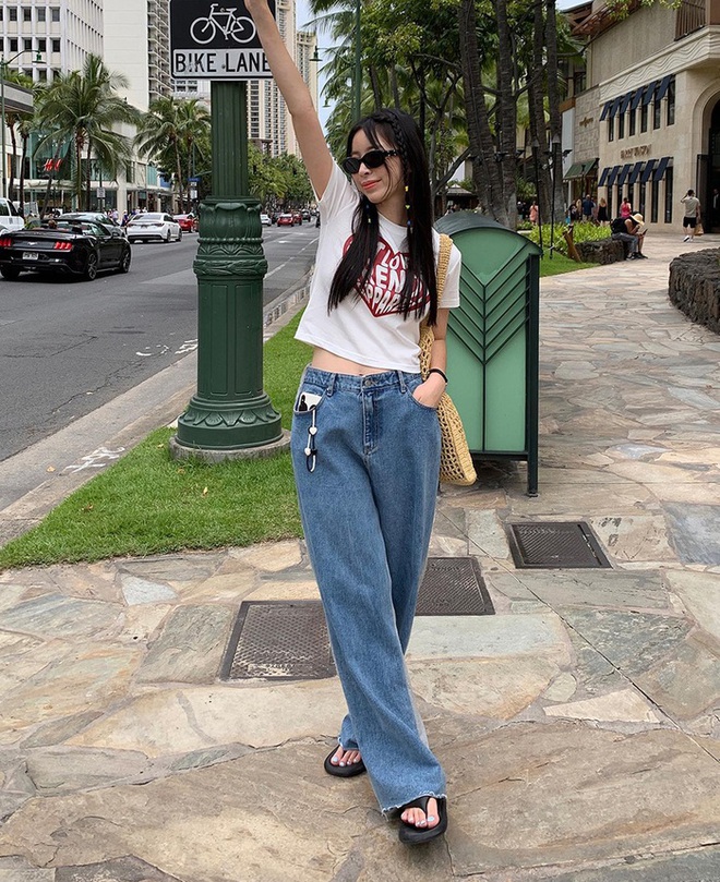 10 c&aacute;ch diện quần jeans đơn giản m&agrave; nổi bần bật để đi chơi lễ - Ảnh 9.