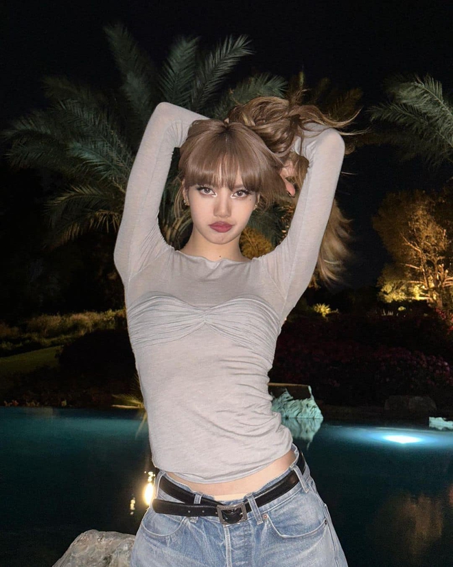 Lisa is finally wearing a short-sleeved shirt to show off her tattoo to satisfy fans!  - Photo 2.