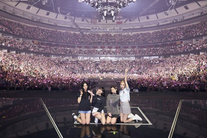 BLACKPINK trở thành nhóm nhạc nữ có doanh thu tour diễn cao nhất mọi thời đại - Ảnh 1.
