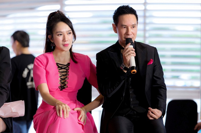 Phẫn nộ cảnh Lật Mặt 6 bị quay lén tràn lan trên mạng, có người còn livestream cả phim khiến Lý Hải phải lên tiếng - Ảnh 4.