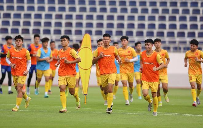 U22 Việt Nam bị CĐV nh&agrave; tấn c&ocirc;ng: Sự ảo tưởng của thứ văn ho&aacute; l&ugrave;n - Ảnh 2.