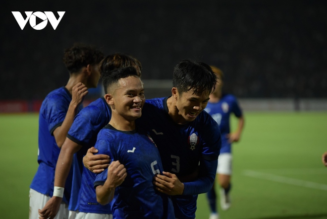 U22 Campuchia dẫn đầu bảng A sau lượt trận ra quân ở SEA Games 32 - Ảnh 3.