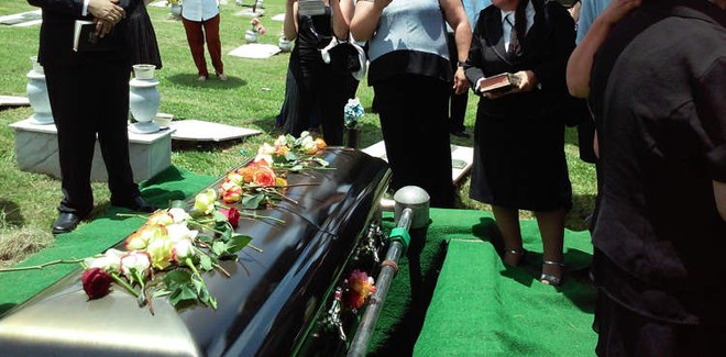 Nam Phi: Gia đình giữ thi thể người đã mất 2 năm không chôn cất vì tin người chết sẽ hồi sinh - Ảnh 1.