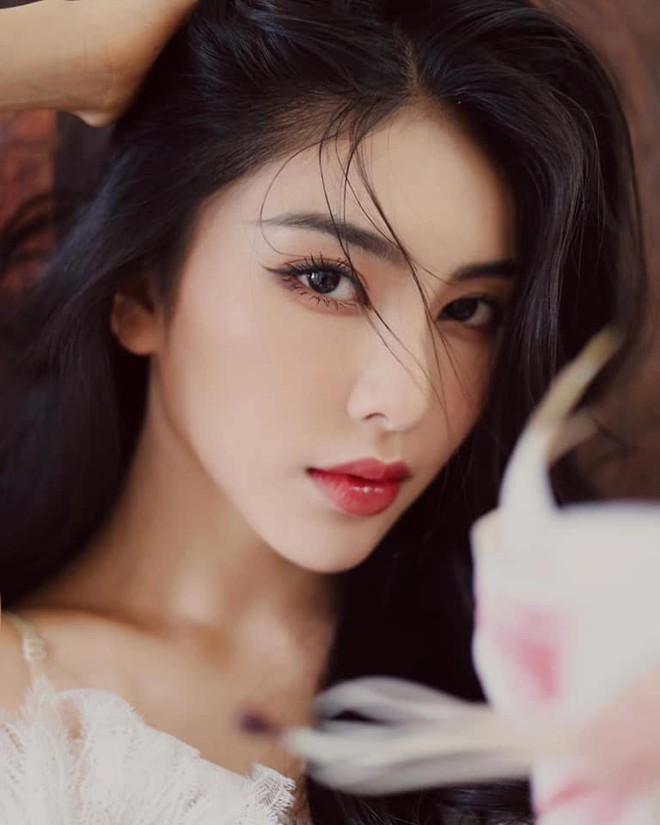 Hot girl Linh Trương náo loạn cõi mạng: 22 tuổi đã có núi đồ hiệu, style sang chảnh miễn chê, xem nhan sắc trước "dao kéo" mới thấy bất ngờ - Ảnh 6.