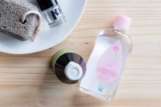 4 mẹo dọn dẹp nh&agrave; vệ sinh độc lạ nhưng hiệu quả bất ngờ - Ảnh 3.
