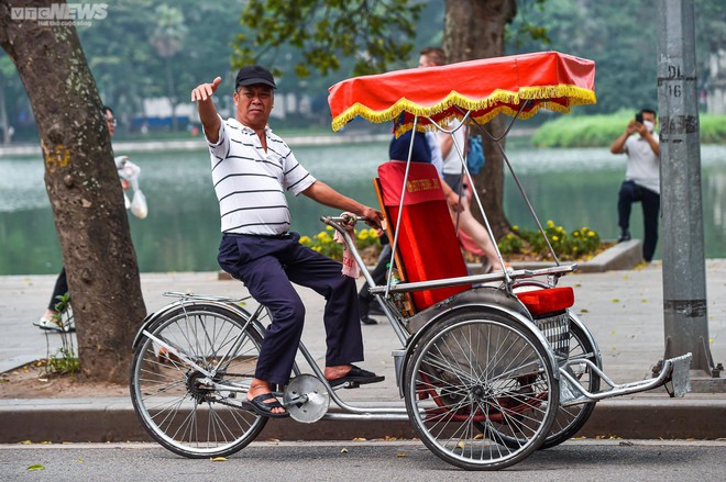 Xích lô - nét đẹp níu chân du khách khi đến với Hà Nội - Ảnh 2.