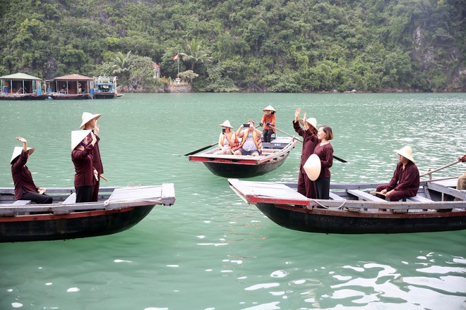 Đến thăm làng chài Cửa Vạn - ngôi làng nằm trong top 16 thị trấn ven biển xinh đẹp nhất thế giới - Ảnh 7.