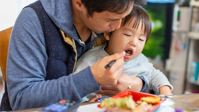 Nghỉ thai sản vẫn được trả lương, vì sao hơn 80% đàn ông nước này vẫn sợ phải ở nhà? - Ảnh 2. Nghỉ thai sản vẫn được trả lương, vì sao hơn 80% đàn ông nước này vẫn sợ phải ở nhà? - Ảnh 2.