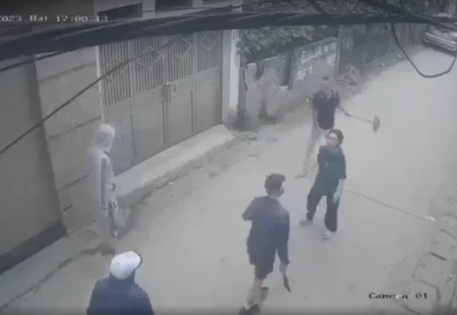 C&ocirc;ng an H&agrave; Nội điều tra người đ&agrave;n &ocirc;ng bị ch&eacute;m l&igrave;a tay - Ảnh 1.