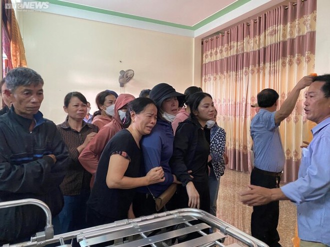 Vợ t&agrave;i xế tử vong trong vụ lật xe dưa ở Ph&uacute; Y&ecirc;n: Anh về sớm hơn nhưng đau lắm - Ảnh 4.