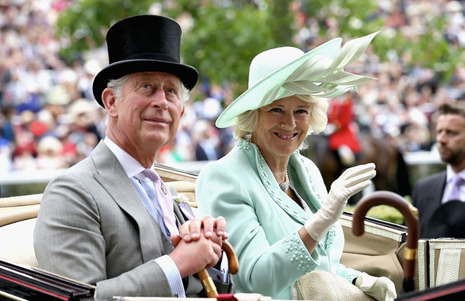 Bà Camilla có đủ điều kiện để được phong tước Nữ hoàng trong lễ đăng quang của Vua Charles? - Ảnh 2.